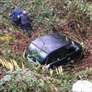 Poliziotti Penitenziari salvano un uomo a Latina: l'auto era finita in un burrone