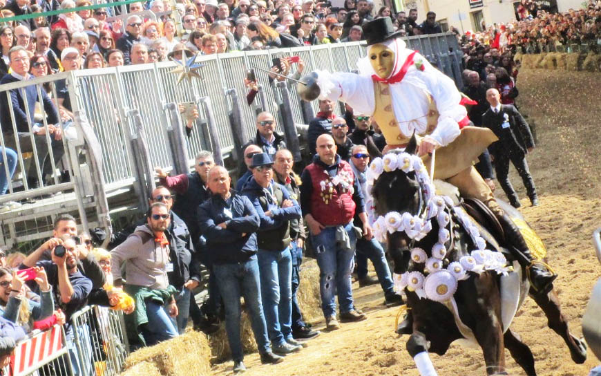 Oristano: giostra della Sartiglia