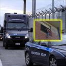 Milano, detenuto minaccia di buttarsi dalla finestra del tribunale: bloccato dalla Polizia Penitenziaria