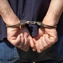 Poliziotto penitenziario blocca pirata della strada: aveva appena investito sette persone dopo un litigio in discoteca
