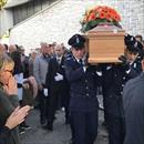 Grande commozione durante i funerali dell' assistente capo di Polizia Penitenziaria Giacomo Caldarola: 