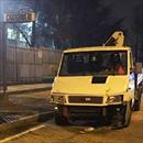 Carabinieri arrestano il figlio: donna bosniaca sfonda la caserma con un furgone. Arrestata anche lei
