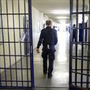 Detenuto lancia sgabello contro Poliziotto penitenziario: infastidito dalla battitura delle sbarre