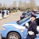 L'omaggio delle forze dell'ordine agli ospedali Policlinico e Baggiovara di Modena