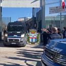 Polizia Penitenziaria riceve gli onori degli altri collegi durante il trasferimento dei detenuti dal carcere di Foggia